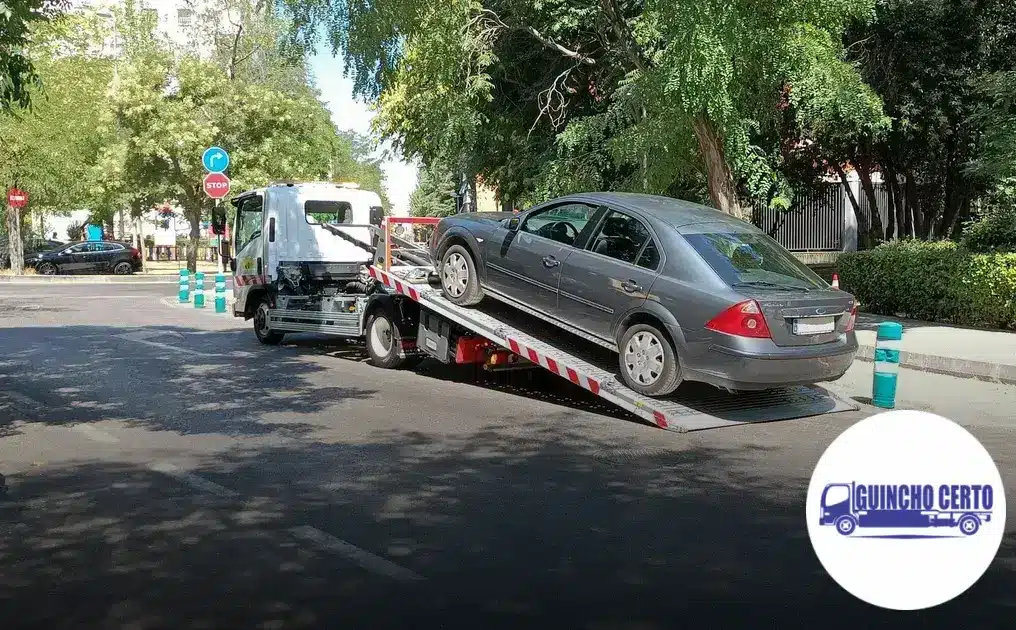 Importância de contar com guinchos confiáveis em Santo André para troca de pneus